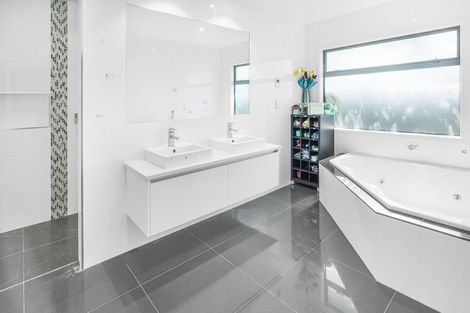 Photo of property in 4 Platina Place, Flagstaff, Hamilton, 3210