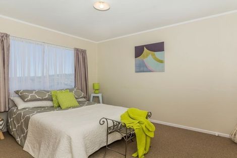 Photo of property in 9 Chetwode Grove, Newlands, Wellington, 6037