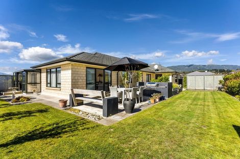 Photo of property in 4 Sunstone Crescent, Brown Owl, Upper Hutt, 5018