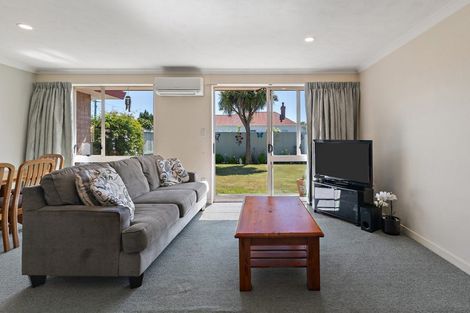 Photo of property in 2/98 Domain Terrace, Spreydon, Christchurch, 8024