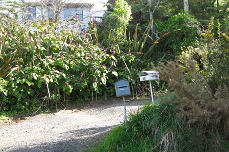 Photo of property in 48 Rauhuia Crescent, Parau, Auckland, 0604