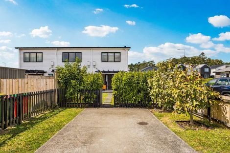 Photo of property in 2 Lumbarda Drive, Kumeu, 0810