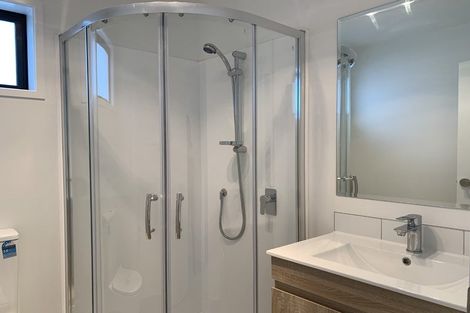 Photo of property in 24 Rauemi Way, Te Atatu South, Auckland, 0610