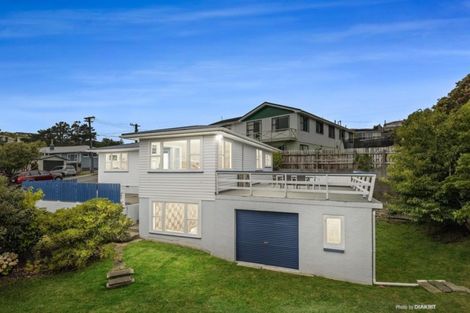 Photo of property in 16 Bancroft Terrace, Newlands, Wellington, 6037