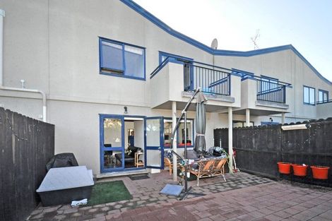 Photo of property in 9/70 Fernhill Way, Oteha, Auckland, 0632