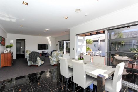 Photo of property in 20 Mangorei Road, Strandon, New Plymouth, 4312