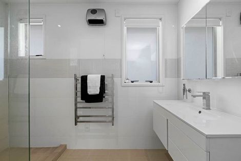 Photo of property in 5 Freya Place, Torbay, Auckland, 0630