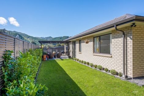 Photo of property in 79 Riverstone Drive, Riverstone Terraces, Upper Hutt, 5018