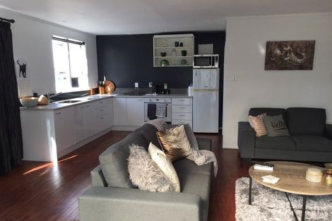 Photo of property in 60 Lathrope Road, Kumeu, 0892