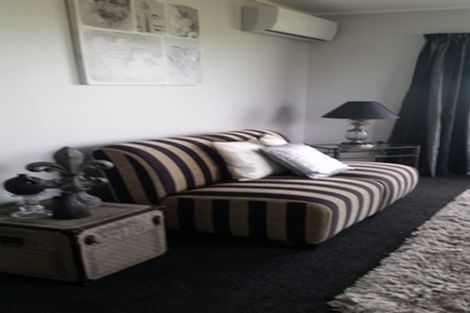 Photo of property in 1/17 Kupari Place, Totara Vale, Auckland, 0629