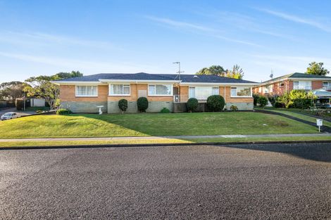 Photo of property in 5 Freshney Place, Hillpark, Auckland, 2102