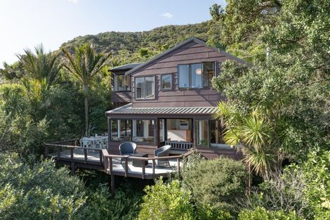 Photo of property in 101b Garden Road, Piha, New Lynn, 0772