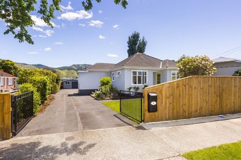 Photo of property in 32 Heretaunga Square, Silverstream, Upper Hutt, 5019
