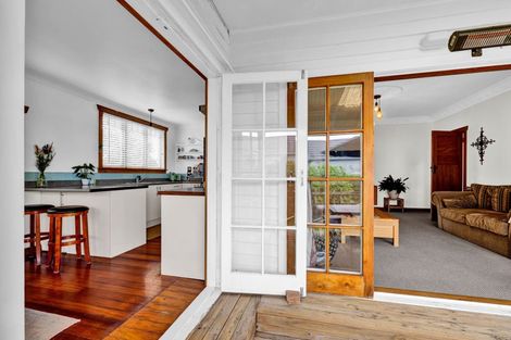 Photo of property in 58 Govett Avenue, Frankleigh Park, New Plymouth, 4310