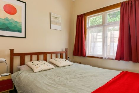 Photo of property in 218 Oriental Parade, Oriental Bay, Wellington, 6011