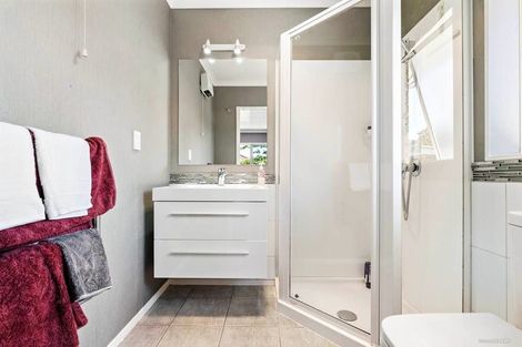 Photo of property in 19 Newinn Crescent, East Tamaki Heights, Auckland, 2016