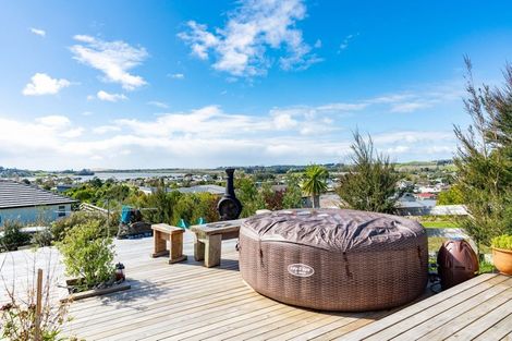 Photo of property in 8 Daphne Place, Mangawhai, 0505