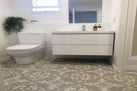 Photo of property in 1/90 Pupuke Road, Hillcrest, Auckland, 0627