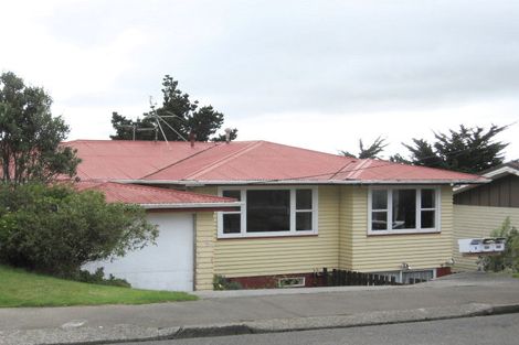 Photo of property in 32 Bancroft Terrace, Newlands, Wellington, 6037