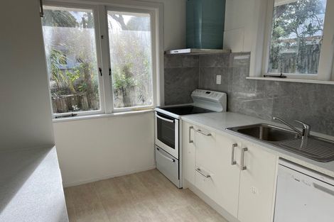 Photo of property in 73 Totaravale Drive, Totara Vale, Auckland, 0629