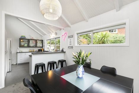 Photo of property in 6 Gurkha Crescent, Khandallah, Wellington, 6035