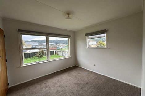 Photo of property in 6 Matthews Road, Wainuiomata, Lower Hutt, 5014