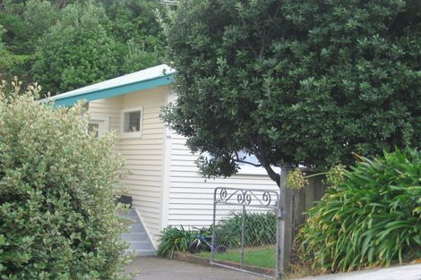 Photo of property in 70 Hungerford Road, Houghton Bay, Wellington, 6023