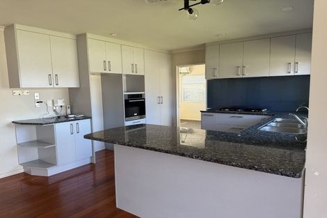 Photo of property in 12 Ballydonegan Rise, East Tamaki, Auckland, 2013