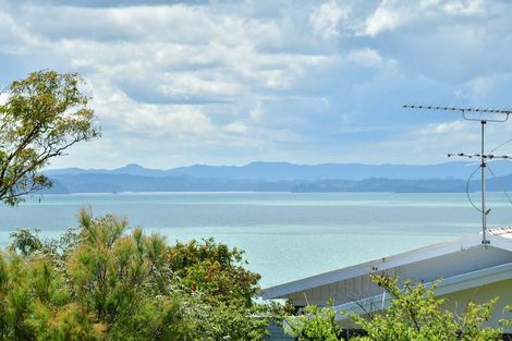 Photo of property in 1333 Whangaparaoa Road, Army Bay, Whangaparaoa, 0930