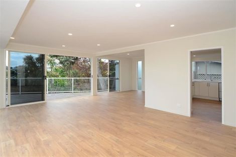 Photo of property in 27 Mcmillan Place, Mellons Bay, Auckland, 2014