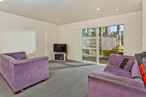 Photo of property in 4/31 Fields Parade, Oteha, Auckland, 0632