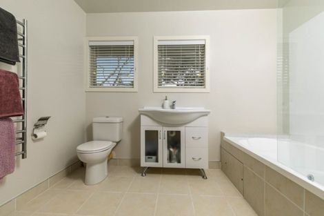 Photo of property in 21 Churchouse Road, Greenhithe, Auckland, 0632