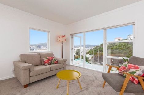 Photo of property in Kingsgate Flats, 10 Austin Street, Mount Victoria, Wellington, 6011