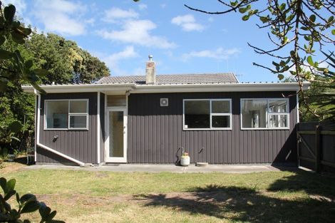 Photo of property in 82 Moana Street, Otaki Beach, Otaki, 5512