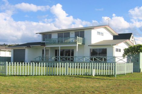 Photo of property in 100a Linton Crescent, Whangamata, 3620