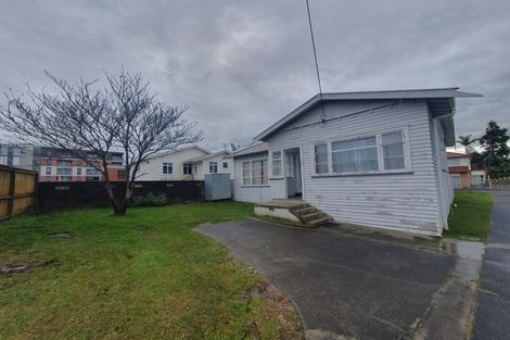 Photo of property in 2 Wattle Street, New Lynn, Auckland, 0600