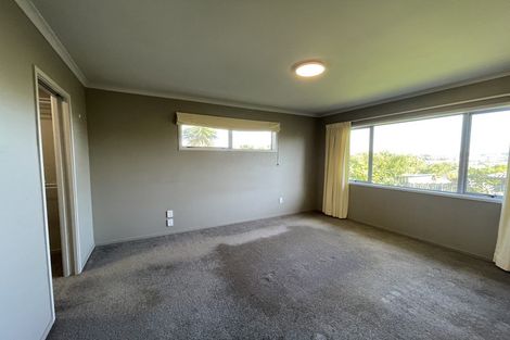 Photo of property in 14 Springtide Place, Red Beach, 0932