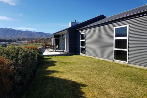 Photo of property in 9 Dwyer Place, Lake Tekapo, 7999