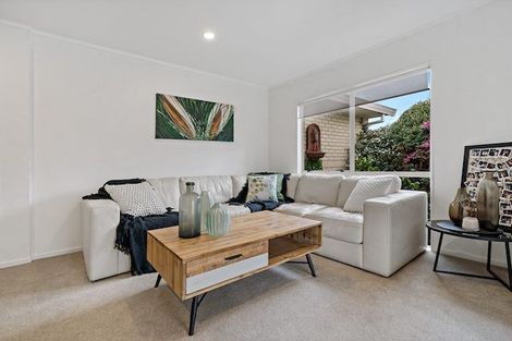Photo of property in 8 Sheriff Place, Randwick Park, Auckland, 2105