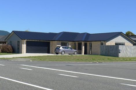 Photo of property in 100 Guildford Drive, Paraparaumu Beach, Paraparaumu, 5032