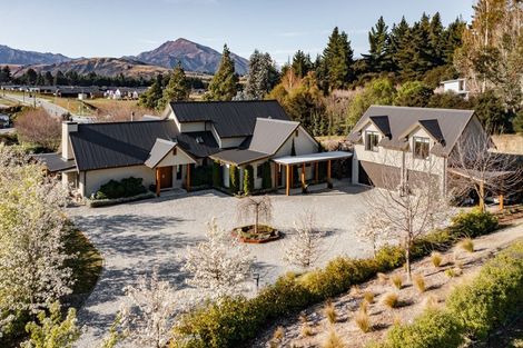 Photo of property in 1 Hidden Hills Drive, Wanaka, 9305
