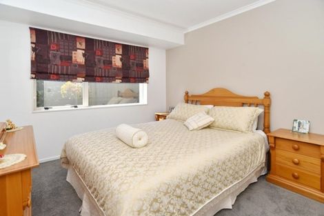 Photo of property in 90 Willowview Drive, Redwood, Christchurch, 8051