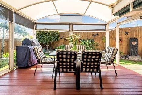 Photo of property in 98 Golfland Drive, Golflands, Auckland, 2013