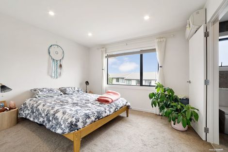 Photo of property in 18 Peony Mews, Oteha, Auckland, 0632