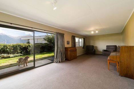Photo of property in 18 Poplar Drive, Kelvin Heights, Queenstown, 9300