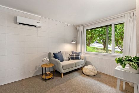 Photo of property in 1/15 Bloomsbury Grove, Newlands, Wellington, 6037