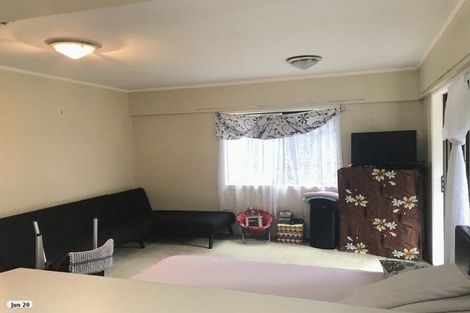 Photo of property in 153 Gossamer Drive, Pakuranga Heights, Auckland, 2010