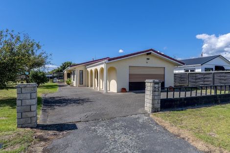 Photo of property in 25 Rauparaha Street, Waikanae Beach, Waikanae, 5036