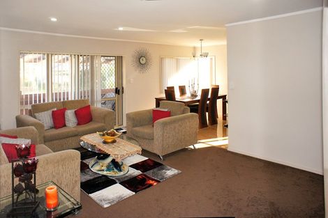 Photo of property in 1/10 Lowburn Place, Clover Park, Auckland, 2019