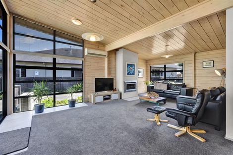 Photo of property in 11 Highfield Place, Highlands Park, New Plymouth, 4312